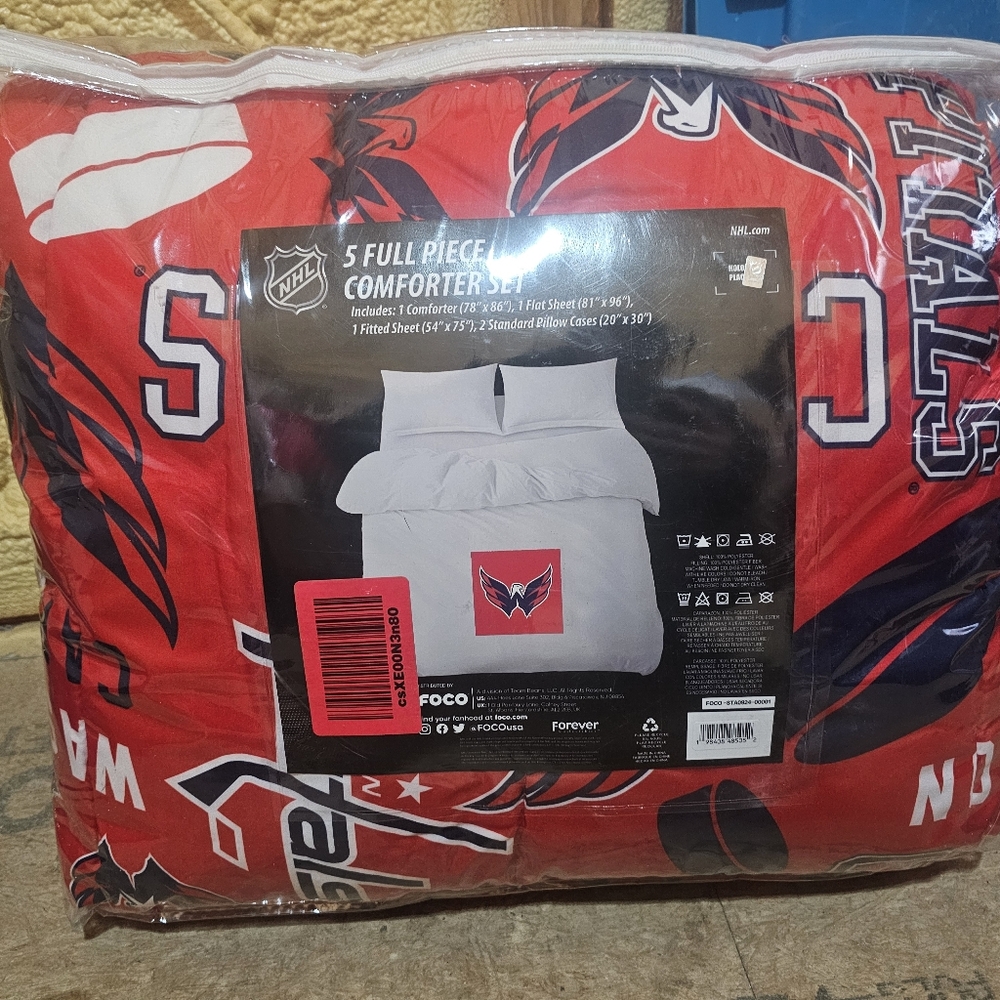 FOCO Washington Capitals NHL Team Color Bed in a Bag Comforter Bedding Set